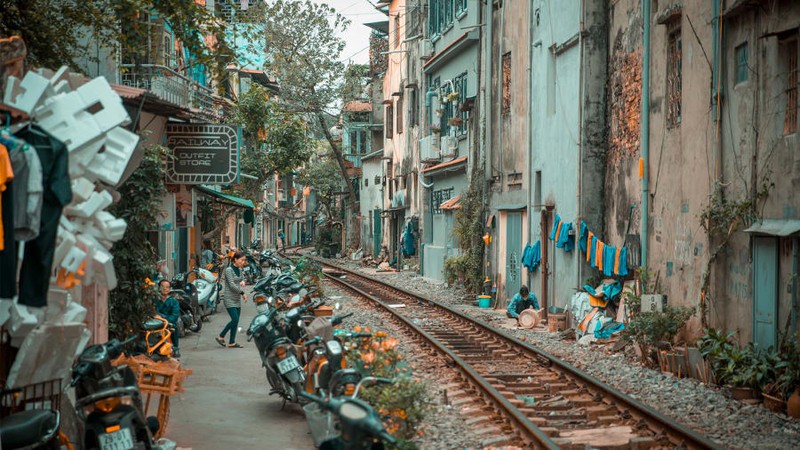 Cafe duong tau Phung Hung len bao ngoai