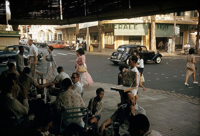 Bo anh hiem Sai Gon nhung nam 1960: Binh di, moc mac