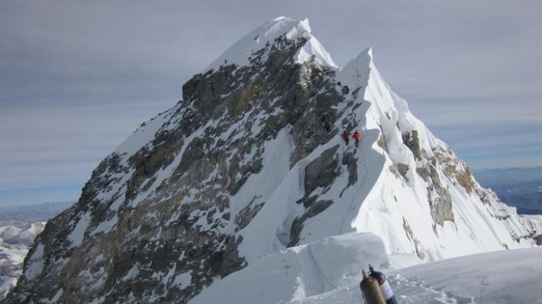 Vi sao 200 nguoi bo mang tai 'vung dat chet' Everest?-Hinh-8