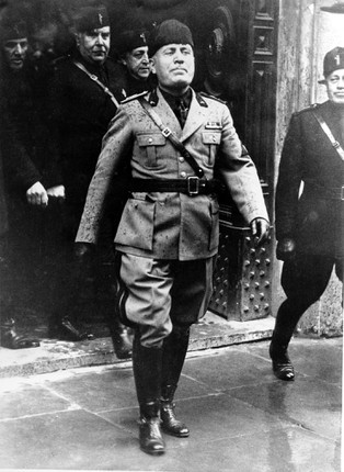 So phan con trai ke doc tai phat xit Mussolini ra sao?-Hinh-3