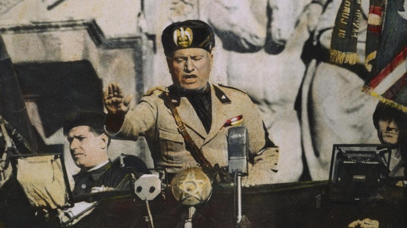 So phan con trai ke doc tai phat xit Mussolini ra sao?-Hinh-4