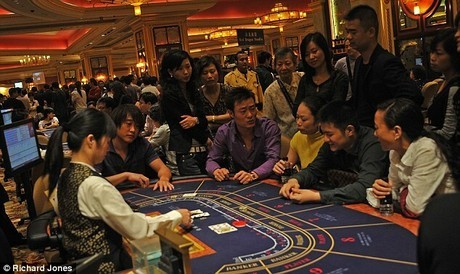 Toi ac rung ron cua Hoi Tam Hoang khien nguoi dan Macau, Hong Kong so hai nhu nao?-Hinh-7