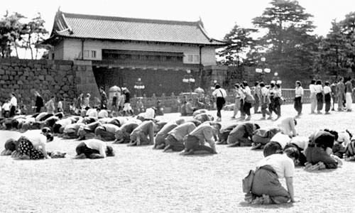 Nam 1945, Nhat hoang noi gi trong tuyen bo dau hang quan Dong minh?-Hinh-11