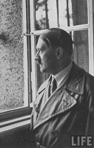 Mệnh lệnh cuối cùng của trùm Hitler được hé lộ - Hình 3 Menh lenh cuoi cung cua trum Hitler duoc he lo-Hinh-3