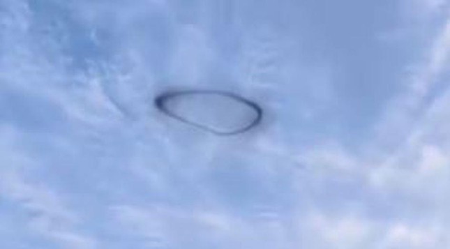 Bi an vong tron den xuat hien tren bau troi Trung Quoc: Nghi UFO