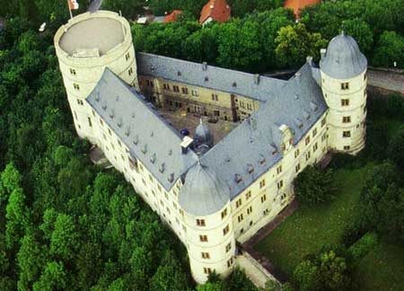 Đức quốc xã chôn giấu kho báu tỷ đô ở lâu đài Wewelsburg? - Hình 6 Duc quoc xa chon giau kho bau ty do o lau dai Wewelsburg?-Hinh-6