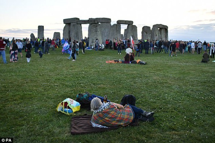 He lo nguoi bo tien mua bai da co Stonehenge va tang cho nuoc Anh-Hinh-10