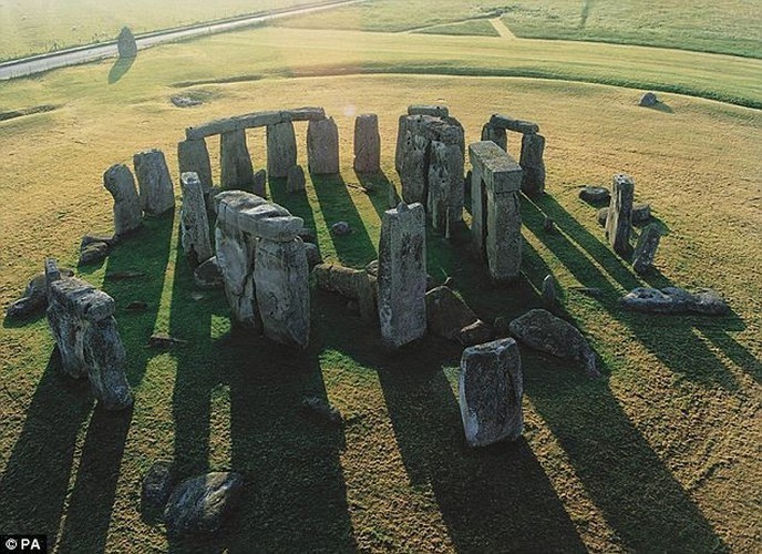 He lo nguoi bo tien mua bai da co Stonehenge va tang cho nuoc Anh-Hinh-2