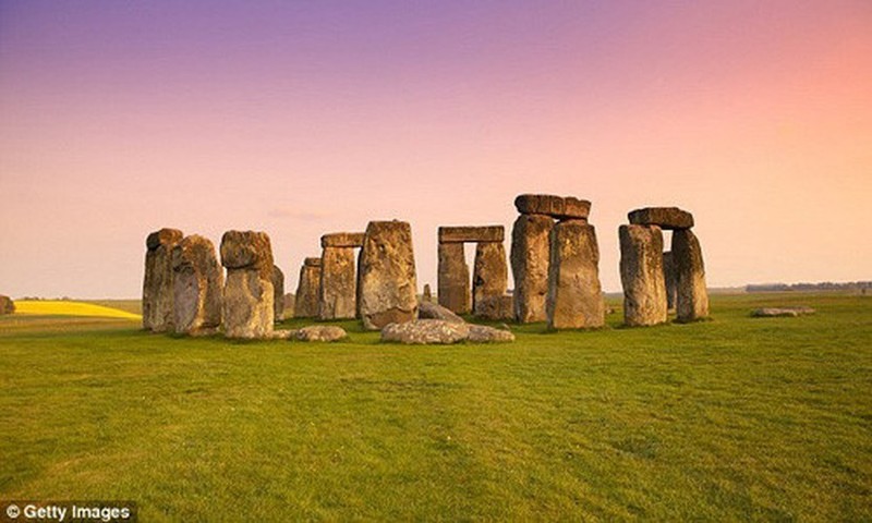 He lo nguoi bo tien mua bai da co Stonehenge va tang cho nuoc Anh-Hinh-9