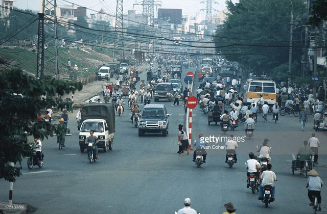 Pho nhay nguoi Anh da luu lai mot Ha Noi nam 1996 cuc moc mac-Hinh-2