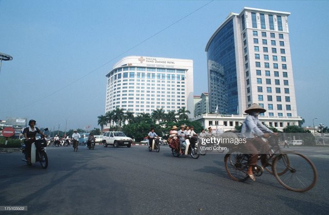 Pho nhay nguoi Anh da luu lai mot Ha Noi nam 1996 cuc moc mac