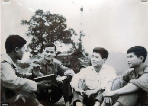 'Ha Noi - Dien Bien Phu tren khong' qua loat anh quy-Hinh-3