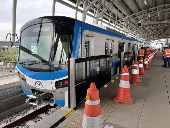 Metro Ben Thanh - Suoi Tien san sang chay thu nghiem vao sang 21/12