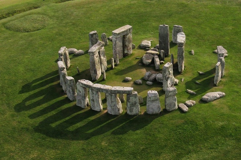 5 du khach bien mat bi an o bai da co Stonehenge hang chuc nam truoc-Hinh-3