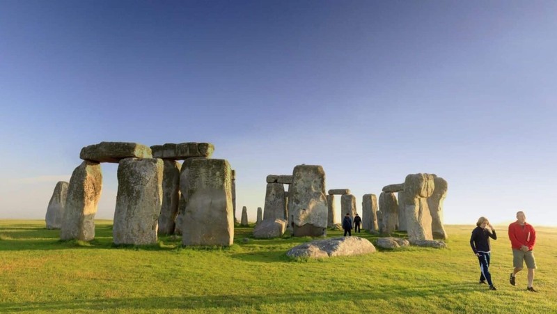 5 du khach bien mat bi an o bai da co Stonehenge hang chuc nam truoc-Hinh-9