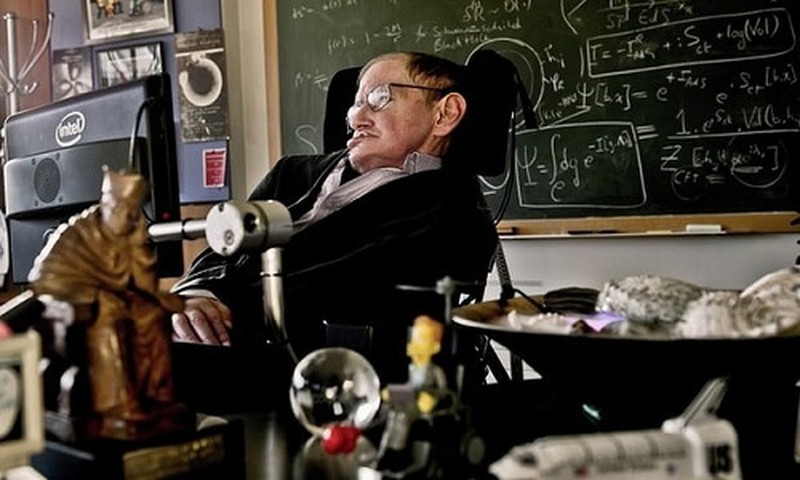 Co may thoi gian duoi goc nhin cua thien tai vat ly Stephen Hawking