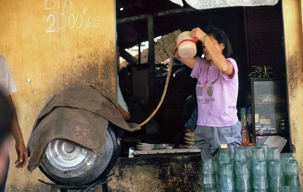 Doc dao bo anh bia hoi via he o Ha Noi nhung nam 1990-Hinh-5