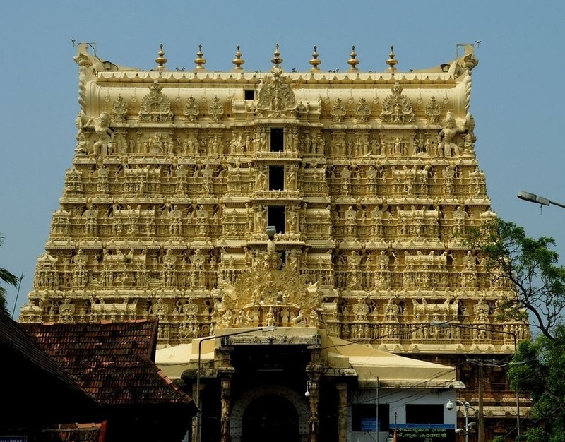 Den Sree Padmanabhaswamy noi tieng linh thieng, co kho bau ngam nghin ty-Hinh-3