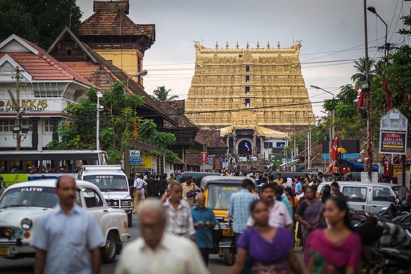 Den Sree Padmanabhaswamy noi tieng linh thieng, co kho bau ngam nghin ty