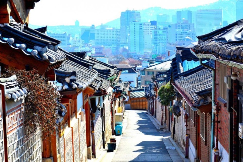 Nam giua thu do Seoul sam uat, lang Bukchon Hanok 600 tuoi hap dan du khach-Hinh-6