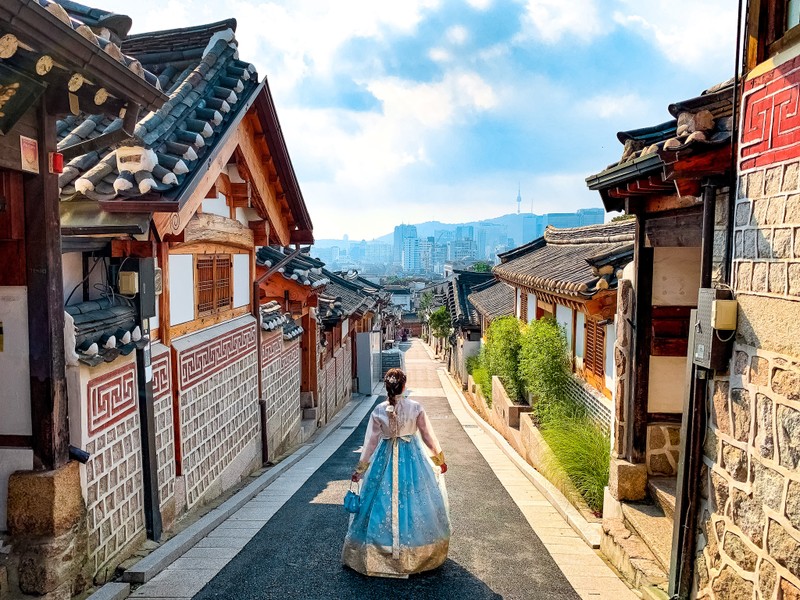 Nam giua thu do Seoul sam uat, lang Bukchon Hanok 600 tuoi hap dan du khach-Hinh-9