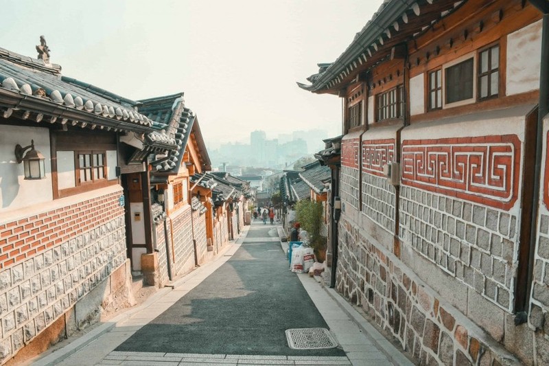 Nam giua thu do Seoul sam uat, lang Bukchon Hanok 600 tuoi hap dan du khach