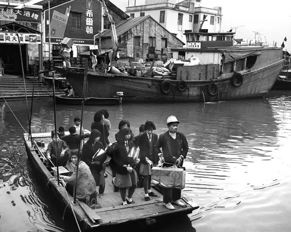 Ngam cuoc song nhon nhip o Hong Kong nam 1980-Hinh-7