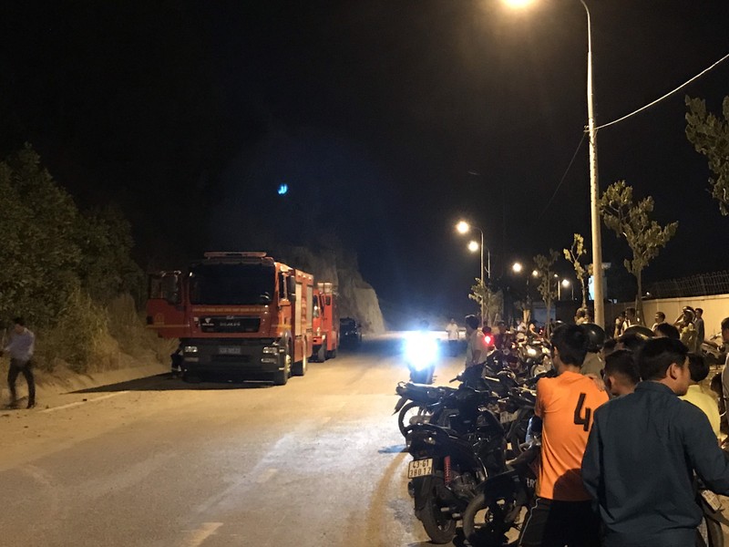 Rung o Da Nang chay ngun ngut, hang tram nguoi tham gia dap lua giua dem-Hinh-4