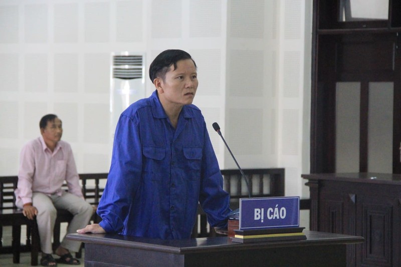 Rút dao đâm hàng xóm trọng thương vì nghi tiếp tay cho vợ mình ngoại tình Rut dao dam hang xom trong thuong vi nghi tiep tay cho vo minh ngoai tinh