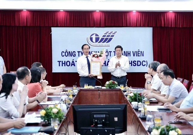 Lanh dao di tu, Cong ty Thoat nuoc Ha Noi van duoc xet nhan huan chuong?