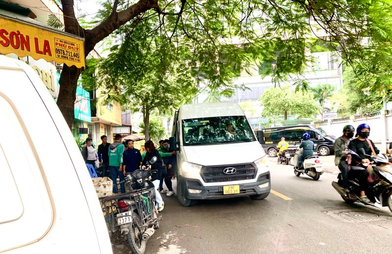 Xe tra hinh tuyen co dinh van ngang nhien tung hoanh o Ha Noi-Hinh-2