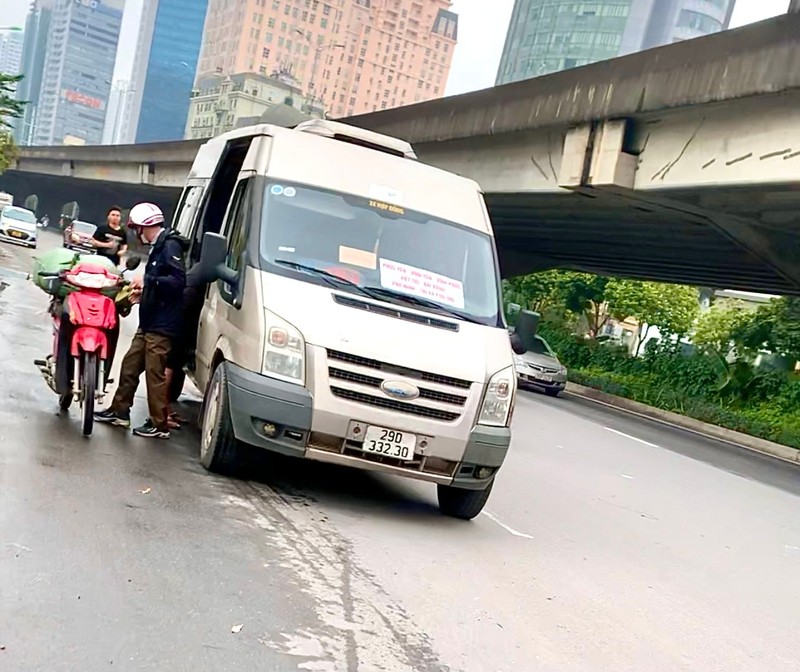 Xe tra hinh tuyen co dinh van ngang nhien tung hoanh o Ha Noi