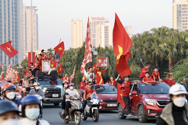 Chung ket AFF Cup: Co dong vien nhuom do khu vuc ngoai san My Dinh-Hinh-2