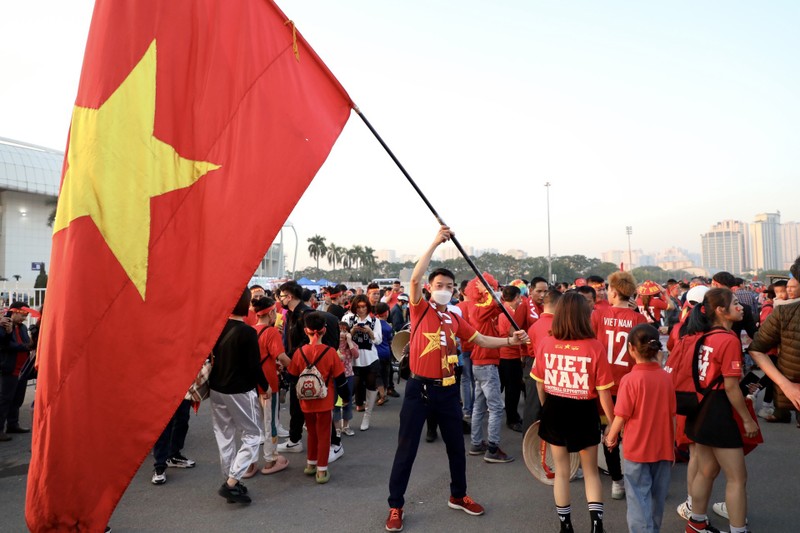 Chung ket AFF Cup: Co dong vien nhuom do khu vuc ngoai san My Dinh-Hinh-9