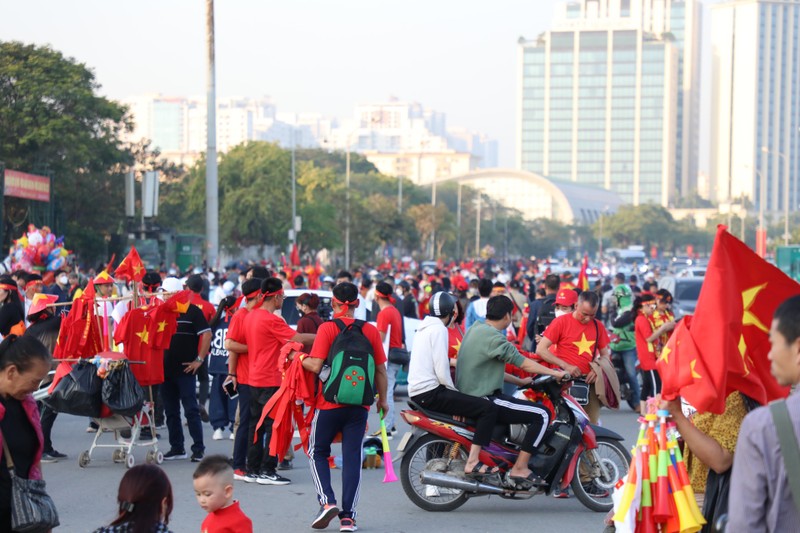 Chung ket AFF Cup: Co dong vien nhuom do khu vuc ngoai san My Dinh