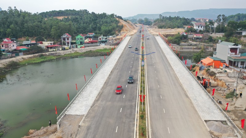 Tuyen duong noi Ha Long va Cam Pha co xong truoc Tet Nguyen dan?-Hinh-10