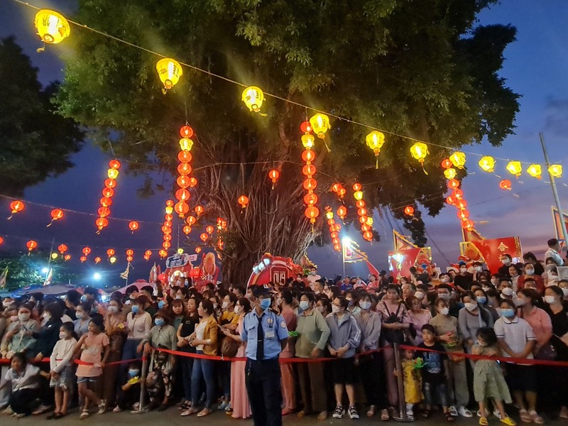 Le hoi chua Ong Cu Lao Pho: Nguoi dan no nuc tham du le tha hoa dang tren song Dong Nai-Hinh-22