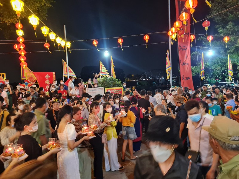 Le hoi chua Ong Cu Lao Pho: Nguoi dan no nuc tham du le tha hoa dang tren song Dong Nai-Hinh-29