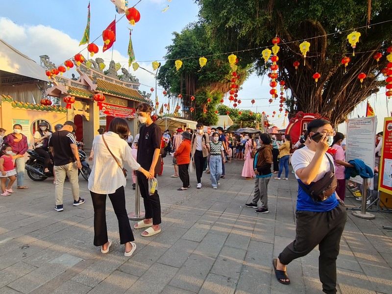 Le hoi chua Ong Cu Lao Pho: Nguoi dan no nuc tham du le tha hoa dang tren song Dong Nai-Hinh-8