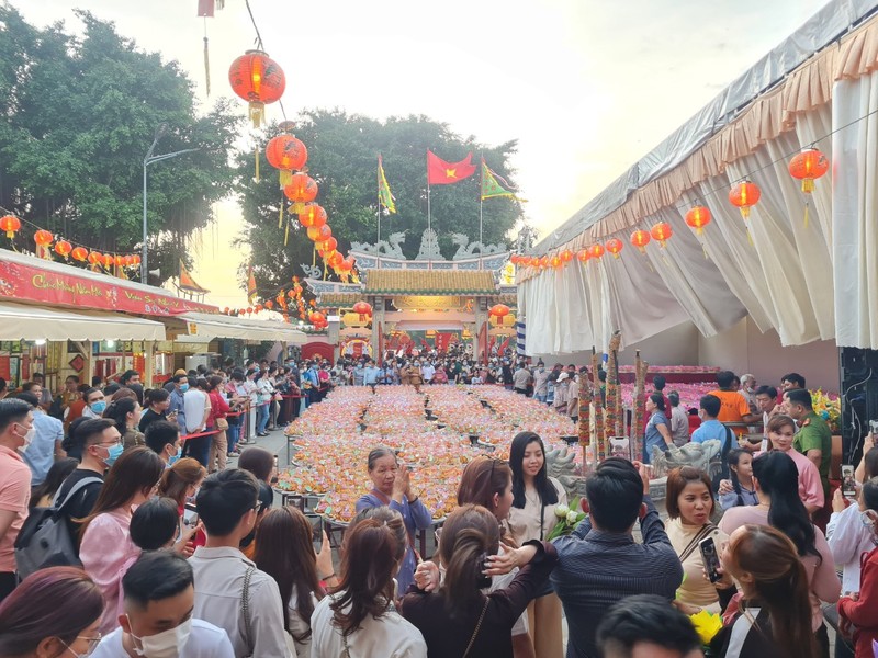 Le hoi chua Ong Cu Lao Pho: Nguoi dan no nuc tham du le tha hoa dang tren song Dong Nai-Hinh-6