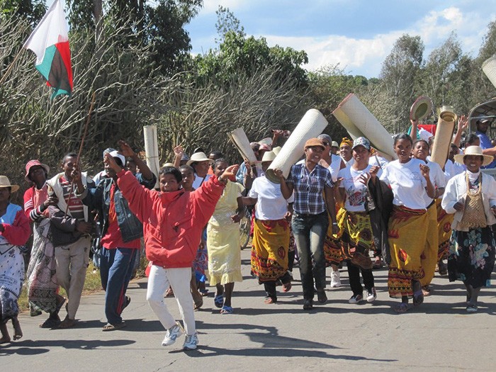 Am anh le dao mo, nhay mua cung xuong nguoi chet o Madagascar-Hinh-10