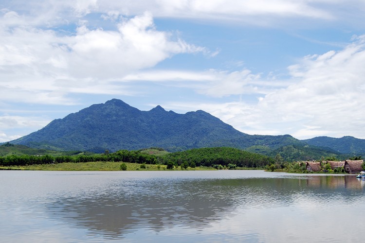 Ba Vi linh thieng vuong khi va chuyen ly ky bi an trong do-Hinh-4