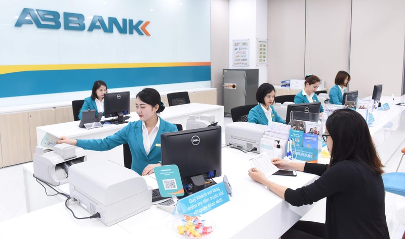 Lo dien 16 ca nhan, 3 to chuc nam giu gan 67% von dieu le ngan hang ABBank