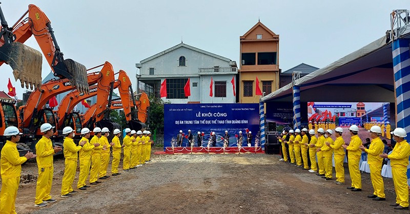Quảng Bình: Năng lực nhà thầu thi công TTVH huyện Tuyên Hóa vừa bị sập giàn giáo - Hình 2 Quang Binh: Nang luc nha thau thi cong TTVH huyen Tuyen Hoa vua bi sap gian giao-Hinh-2