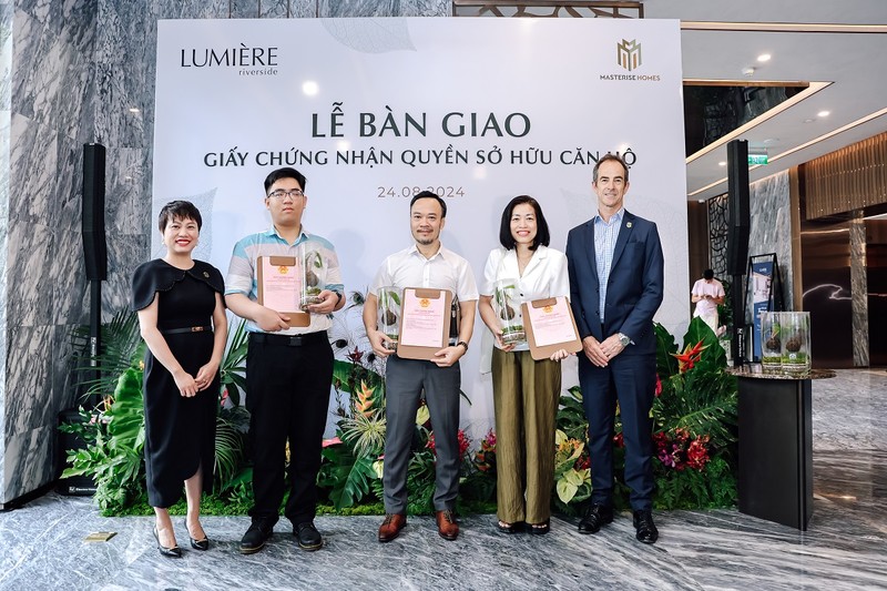 Masterise Homes ban giao so hong cho cu dan LUMIERE riverside dung cam ket-Hinh-5