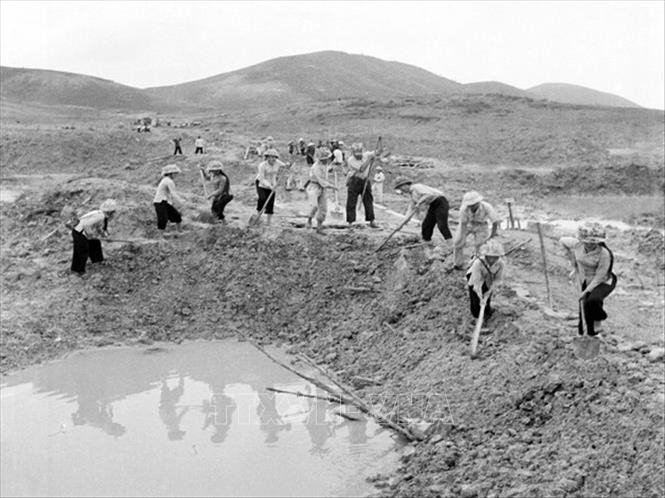 Chan dung 10 co gai Nga ba Dong Loc duoi cong nghe AI