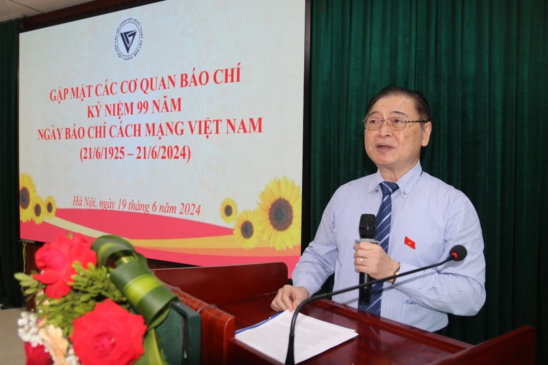 Chu tich Phan Xuan Dung: Mong cac nha bao phat huy long say me va dao duc nghe nghiep