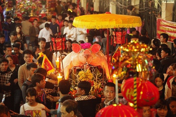 Doc dao le hoi ruoc “ong lon” khong lo tai lang La Phu