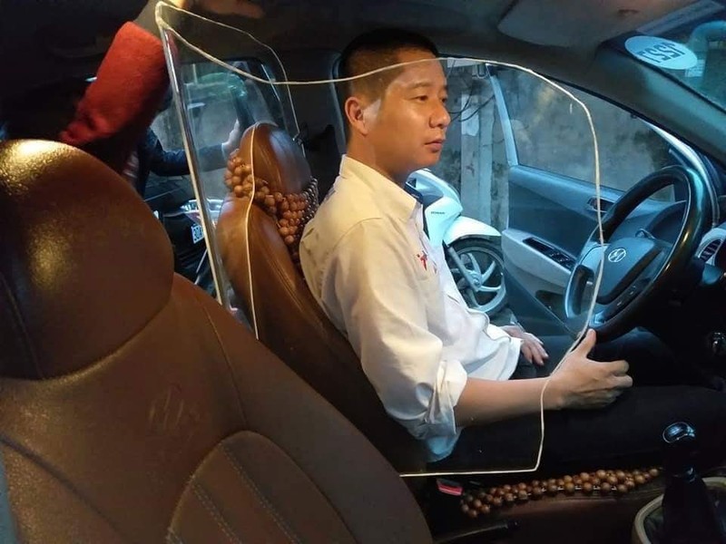 Taxi gan khoang chan bao ve tai xe: Cuc Dang kiem noi gi?