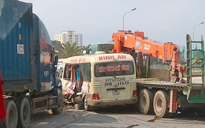 Tai nan lien hoan tren Dai lo Thang Long, cap vo chong tu vong-Hinh-4